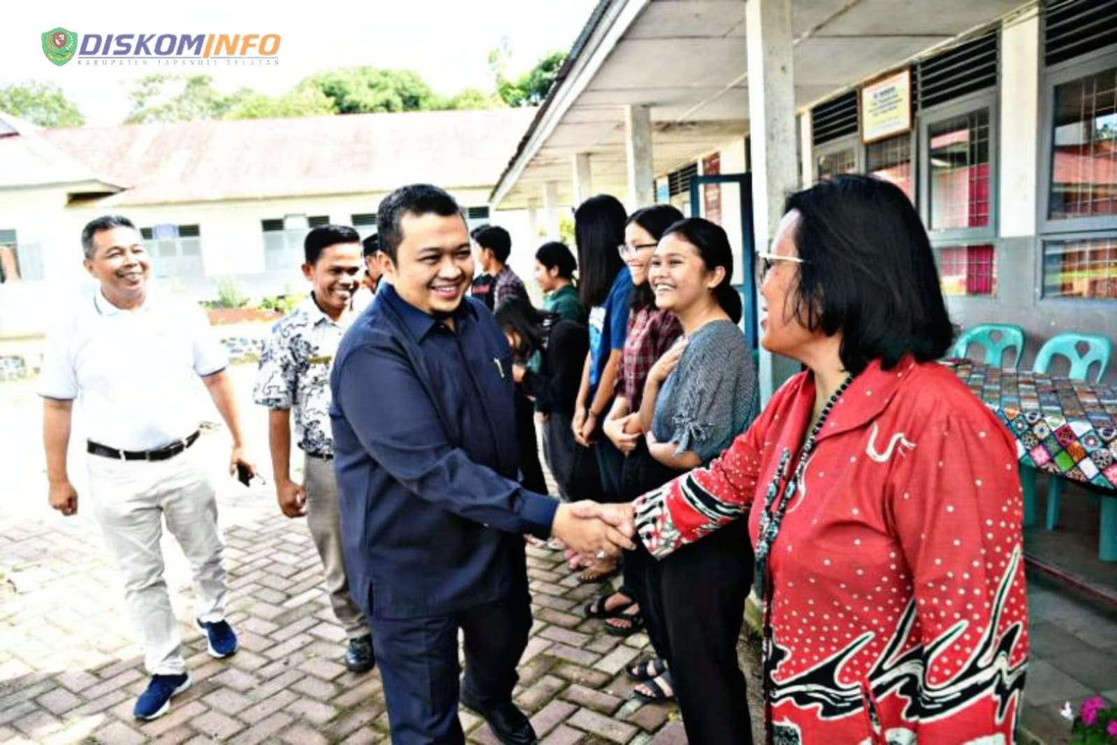 Hadiri Penyerahan Donasi Bagi Pelajar SMA se Tapsel, Bupati Dolly Dukung Program PAPPSI