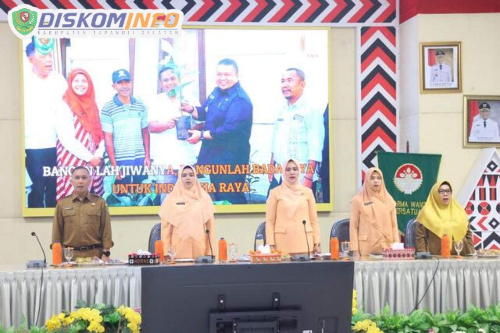 Bupati Tapsel : DWP Menjadi Wadah Untuk Dapat Memperkuat Kinerja Para Suami