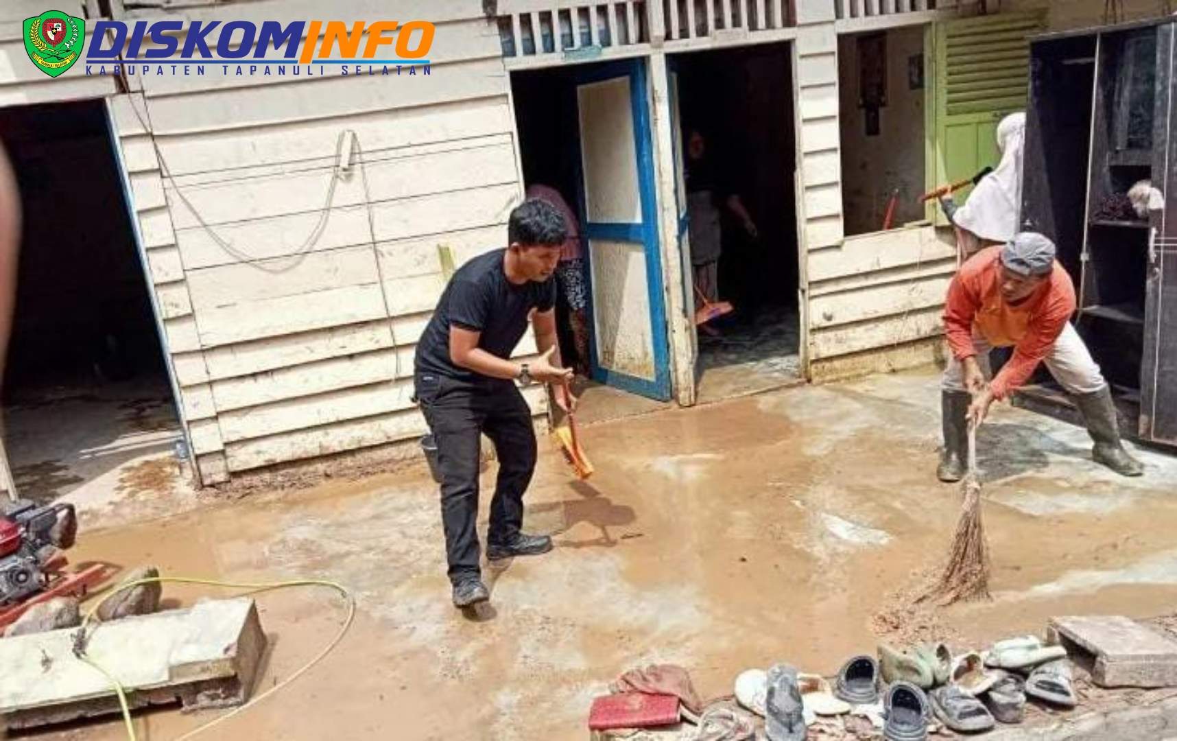 PemkabTapsel Bantu Korban Banjir Bandang Angkola Sangkunur