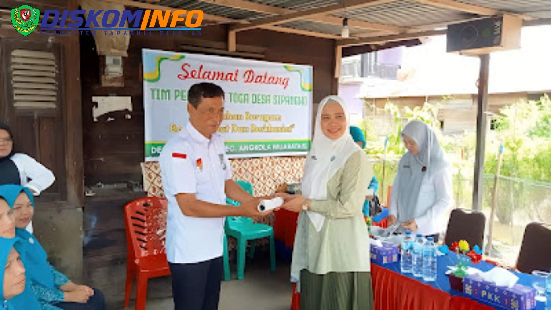 Ny. Rosalina Dolly Pasaribu Apresiasi PKK Desa Sipangko, Yang Mampu Meraih Keuntungan dari Kebun Toga