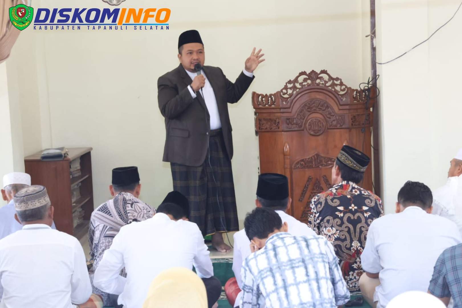 Bupati Tapsel dan Keluarga Laksanakan Salat Iduladha Bersama Warga Tanjung Dolok