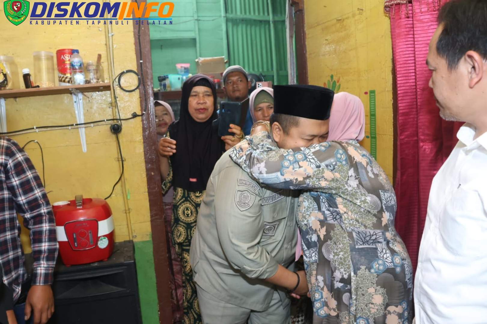 Berkat Kedekatannya Dengan Masyarakat, Bupati Tapsel di Undang Makan Siang Bersama
