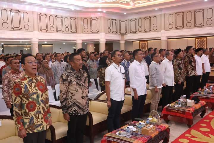 Bupati Tapsel Hadiri Sosialisasi Sekolah Rakyat dan Dialog Pilar Sosial oleh Menteri Sosial