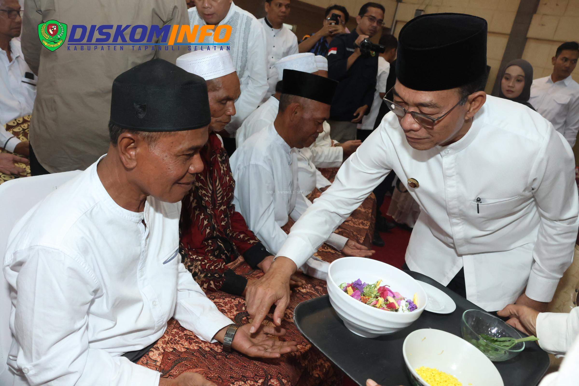 BUPATI TAPSEL TEPUNG TAWARI 174 CALON JAMAAH HAJI/ HAJJAH KLOTER 20