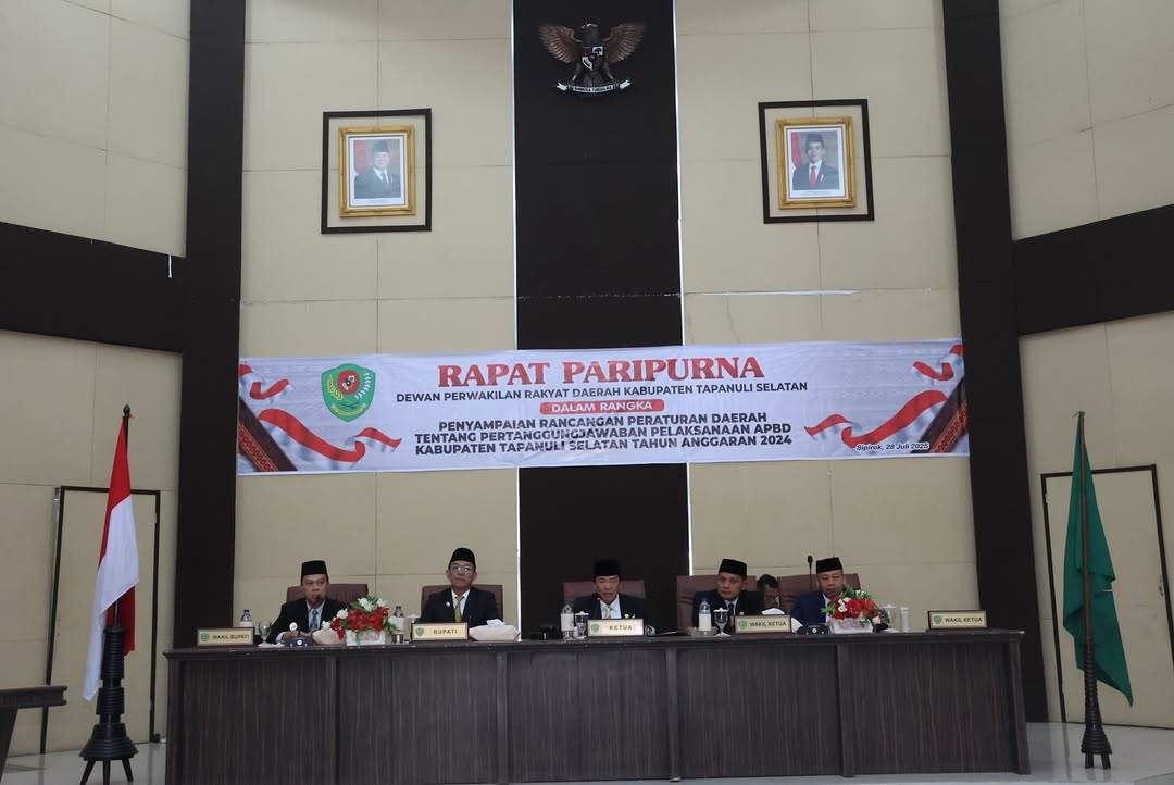 Bupati Tapsel Sampaikan LPj APBD TA. 2024 ke DPRD
