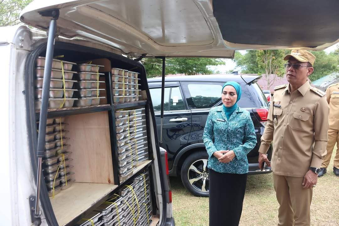 Bupati Tapsel Tinjau Program Makanan Bergizi Gratis di SDN 101216 Situmba