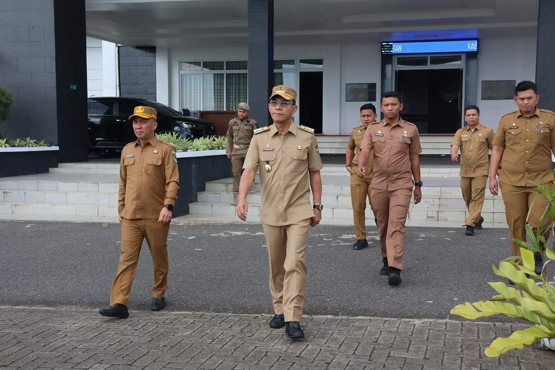 Bupati Tapsel Serahkan SK P3K Tahap II kepada 371 Tenaga ASN