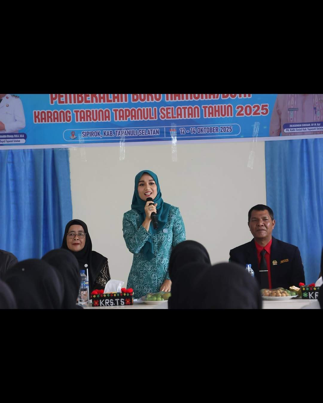 PKK dan DWP Kabupaten Tapanuli Selatan menghadiri kegiatan Pembekalan Boru Namora / Duta Karang Taruna Kabupaten Tapanuli Selatan Tahun 2025