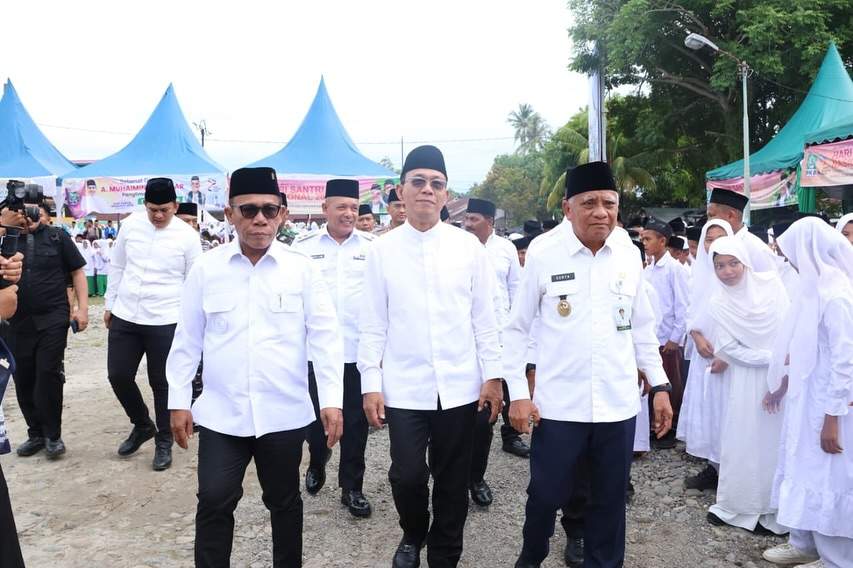 Bupati Tapsel Ajak Santri Jadi Pelopor Literasi Digital di Era Modern