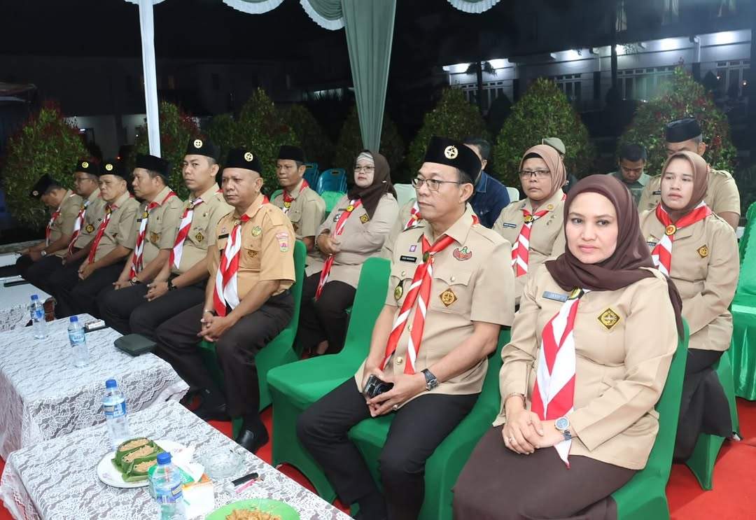 Bupati Tapsel Berbaur dengan Pramuka di Malam Api Unggun “Tapsel Bangkit 2025”