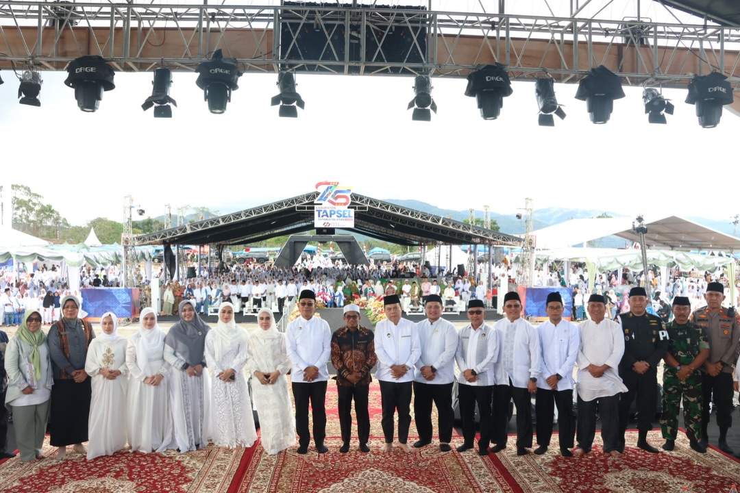 Ribuan Warga Padati Tabligh Akbar HUT Tapsel, Bupati Gus Irawan: Semua Kegiatan Ini untuk Rakyat!