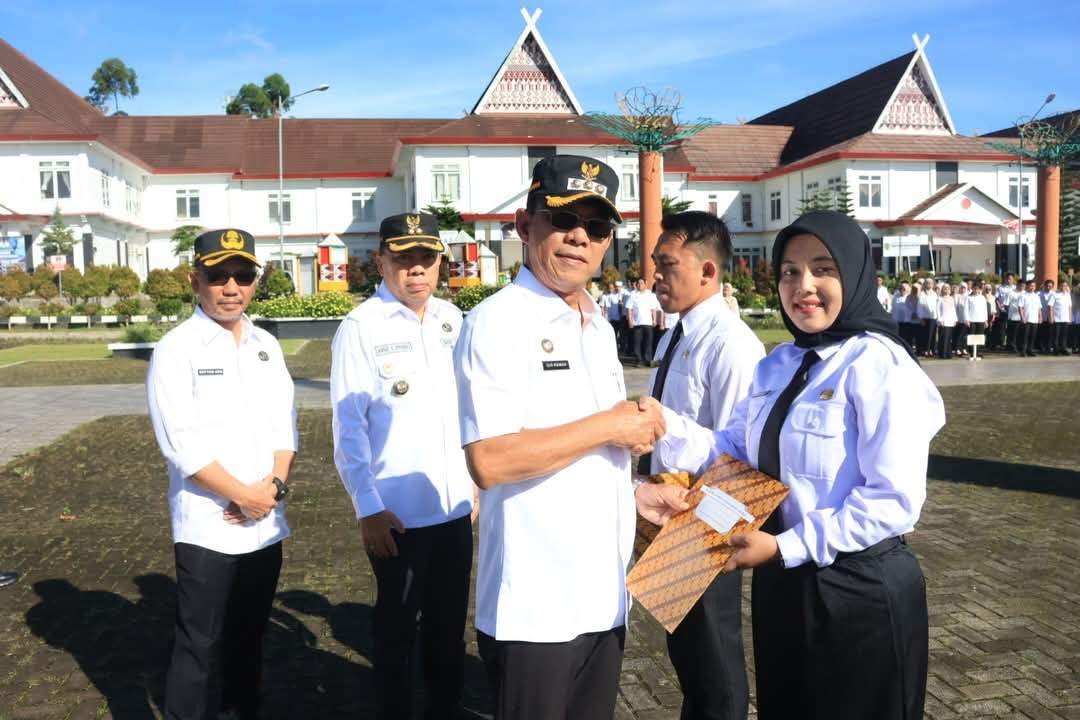 Serahkan SK P3K Paruh Waktu kepada 190 Pegawai, Bupati Tapsel Tegaskan Komitmen Pengabdian dan Penguatan Data Bencana