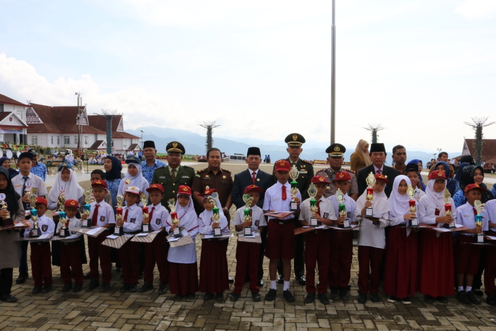 Pemkab Tapsel Gelar Upacara Peringatan Hari Pendidikan Nasional