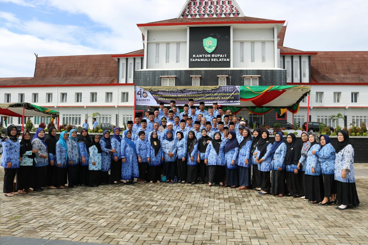 Memperingati HUT Korpri, 141 ASN Tapsel Terima Cendramata