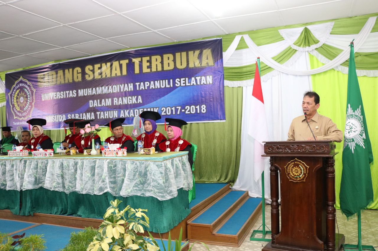 Bupati Tapsel Hadiri Wisudawan dan Wisudawati UMTS Ke-51
