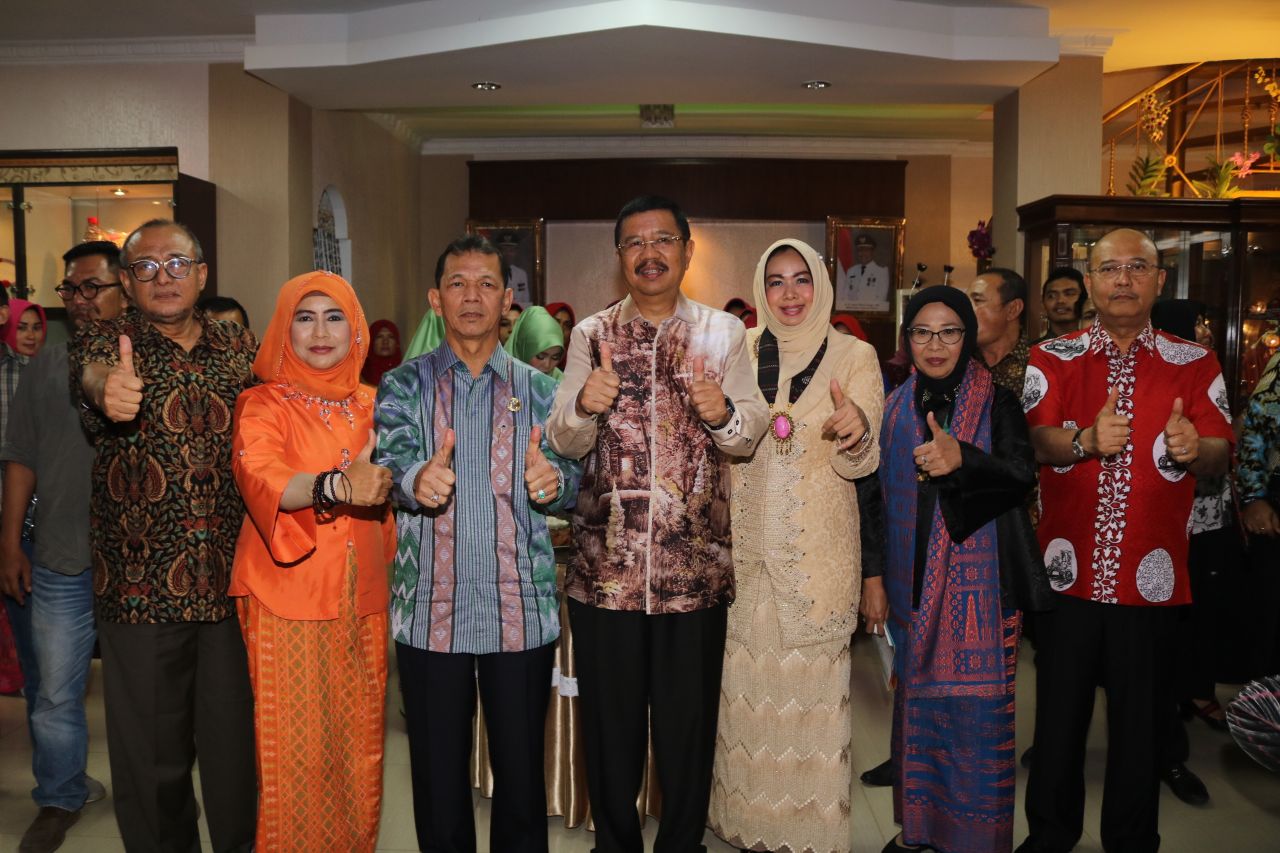 Gubernur Sumatera Utara Kunjungi Paviliun TKabupaten Tapanuli Selatan